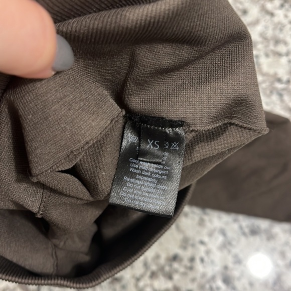 Alphalete Amplify Legging Mocha - Picture 5 of 7